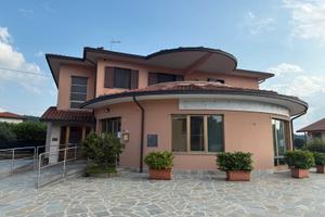 Immobile uso commerciale direzzionale