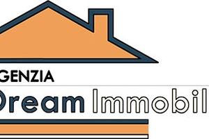 Appartamento con spazio esterno in Via Frezza