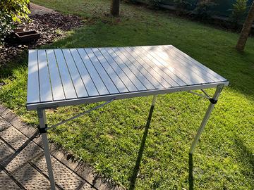 tavolo e sedie da campeggio