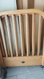 Culla in legno.