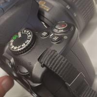 Fotocamera reflex Nikon D3000 con accessori