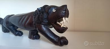Scultura leone vintage in legno massiccio d'ebano 