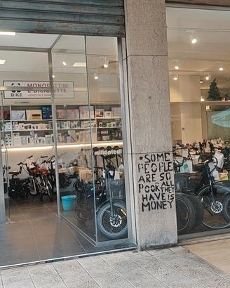 negozio iphone e ebike e monopattini