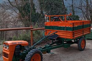 motocoltivatore con rimorchio. 