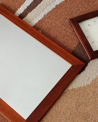 Specchio e orologio con cornice in legno