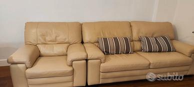 Divano e poltrona in pelle Chateau d'Ax