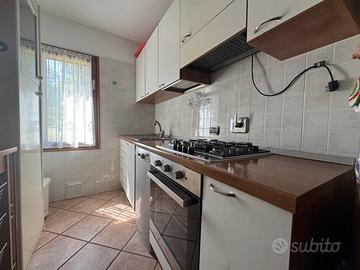 Cucina lineare con tutti gli elettrodomestici