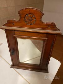 Mobiletto da bagno vintage in legno