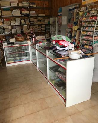 Arredamento negozio di Merceria e filati.