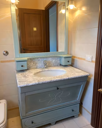 Mobile bagno legno con piano in marmo