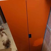 Piccolo mobile ikea con ripiano e contenitore