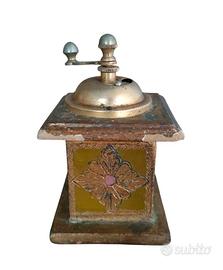 Macinino da caffè vintage in legno decorato inizi