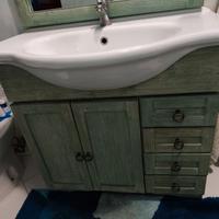 Mobile da bagno con lavabo