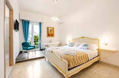 Ampio appartamento con vasca in suite