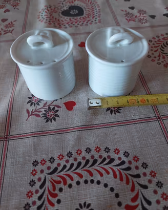Set porta sale e pepe in porcellana bianca