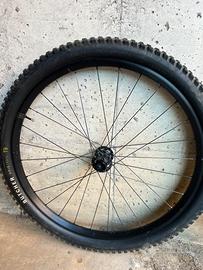 Ruote Specialized complete di copertoni semi nuovi