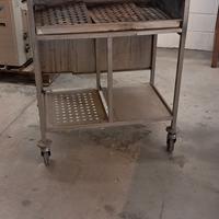 Barbecue in acciaio inox con rotelle