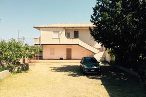 Villa con 3 appartamenti