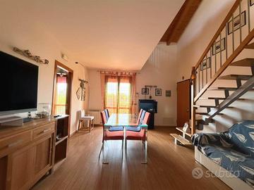 Appartamento di 113 m² con più di 5 locali e box a