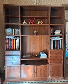 Libreria come nuova, con spazio per TV