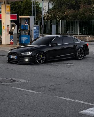 Audi a4 allestimento s4