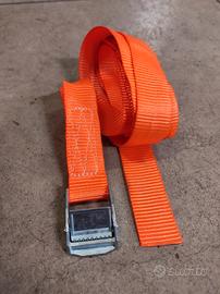 cinghie di fissaggio con fibbia