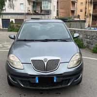 lancia y