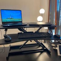 Scrivania regolabile in altezza per PC