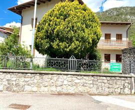 AMPIO APPARTAMENTO TRICAMERE IN BIFAMILIARE