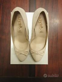 Scarpe con tacco da donna.