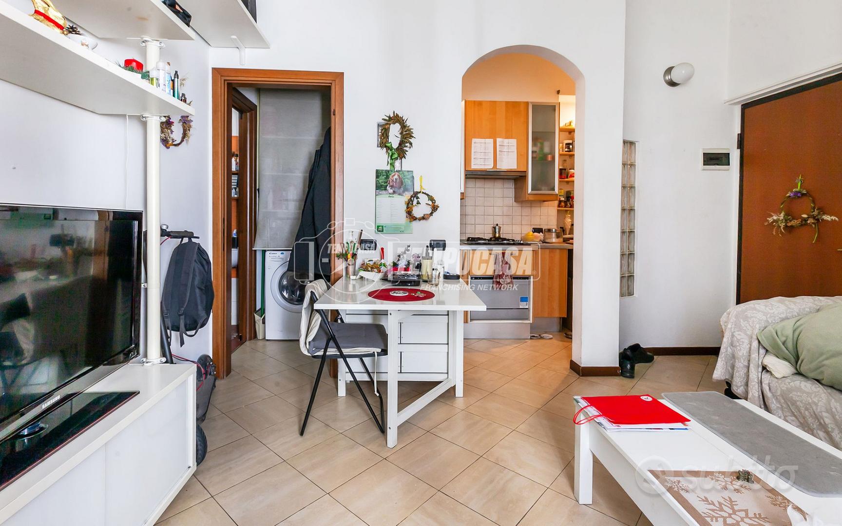Apartment in Milano, Dergano, Municipio 9 - Altro