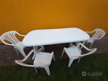 tavolo e sedie da giardino