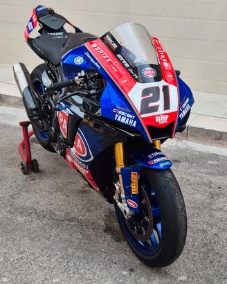 Yamaha R1 immatricolata 2023 pronto pista