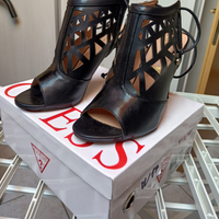 Sandali colore nero Guess