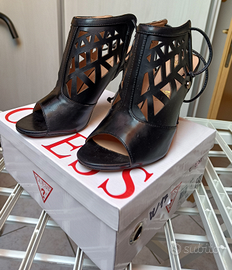 Sandali colore nero Guess