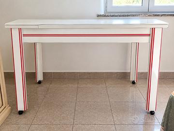 Tavolo allungabile bianco con 4 sedie