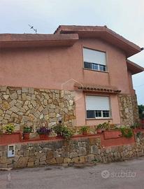 Casa indipendente con giardino