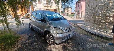 Mercedes Classe A passo lungo per neo patentati