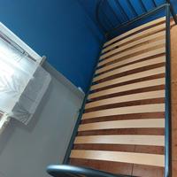 Letto singolo robusto e confortevole
