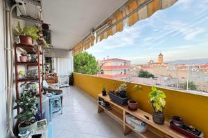 Ampio trivano con ascensore e posto auto