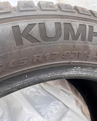 Gomme Invernali Kumho 235/45/17