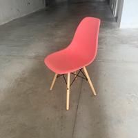 Sedie con seduta in plastica