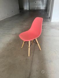 Sedie con seduta in plastica