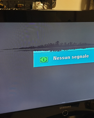 SAMSUNG LE32A336J1 (schermo lesionato)