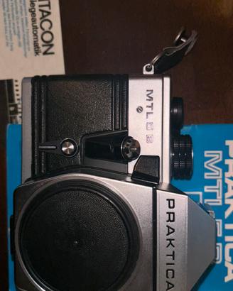 Fotocamera analogica Praktica completa di accessor