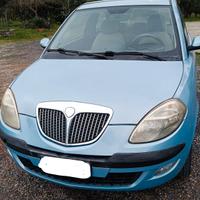 Lancia y 