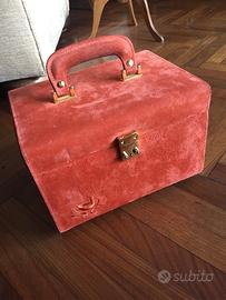 Beautycase vintage Byblos in camoscio