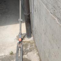 monopattino in metallo