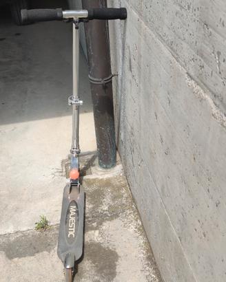 monopattino in metallo