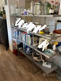 Libreria quattro piani grigio e ferro